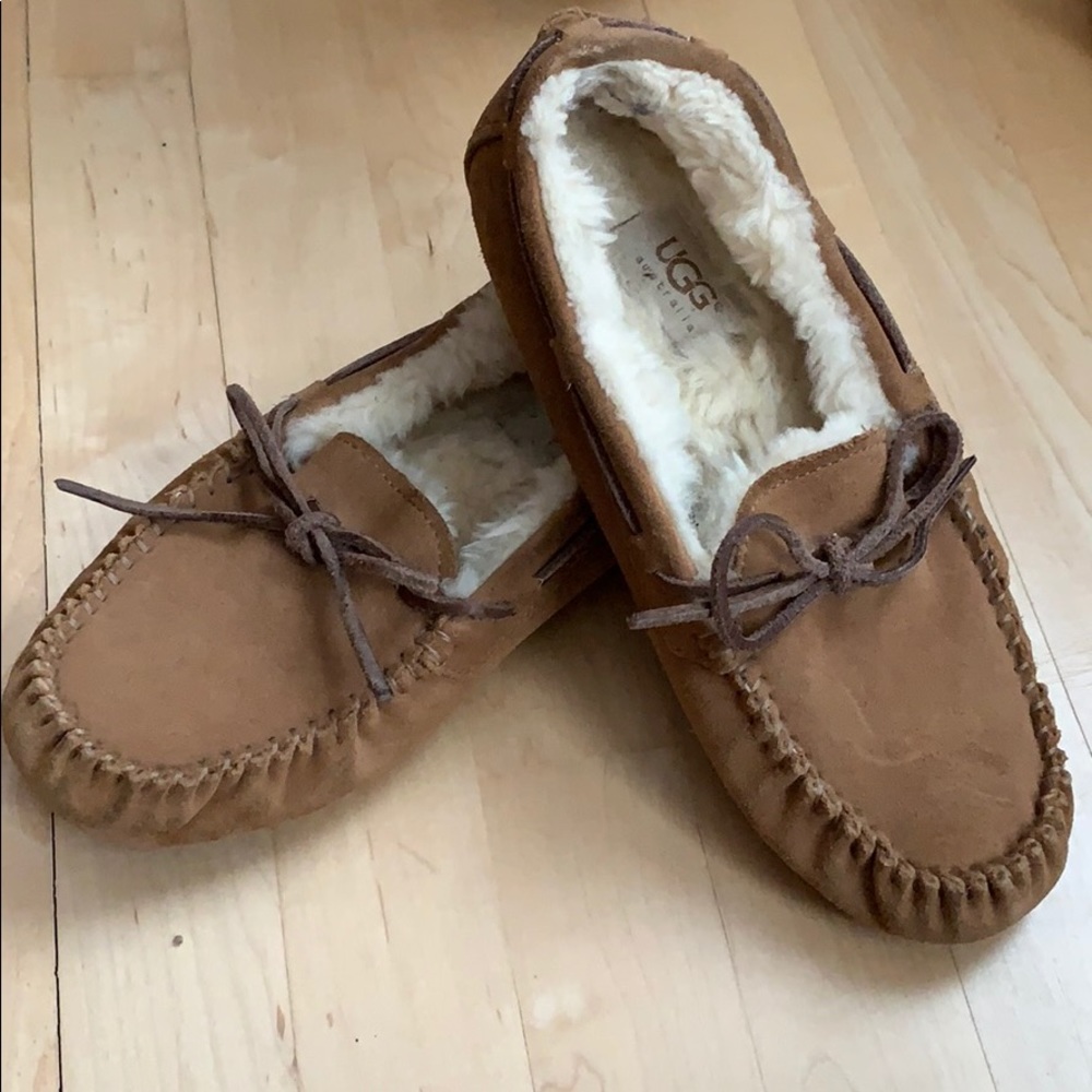 Ugg moccasins Dakota slipper size 7
